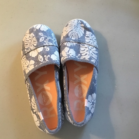 Roxy Other - 🎀 ROXY Canvas Flower Design Slip Ons